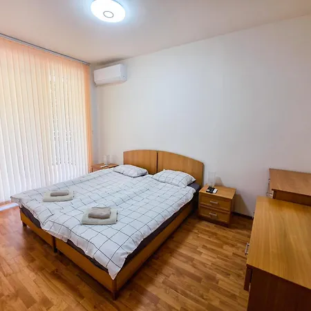 Tranquil In Golden Sands Apartment