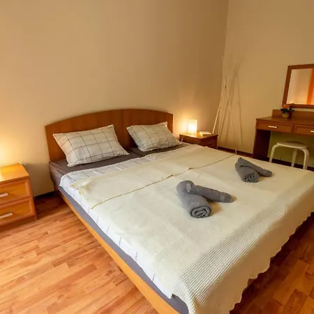 Tranquil In Golden Sands Apartment Warna