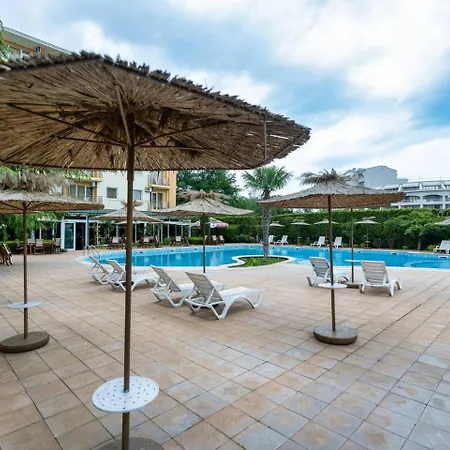 Tranquil In Golden Sands Apartment